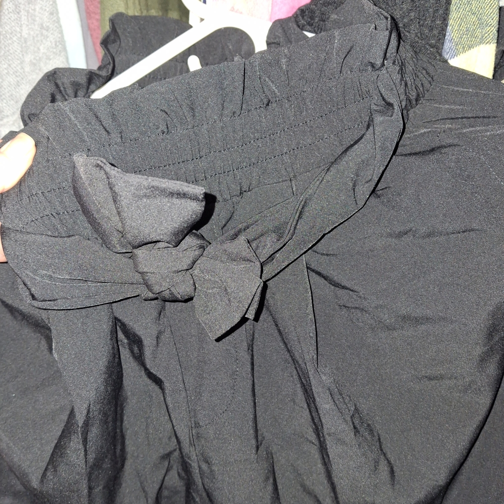 Black High-Waisted Pants with Bow Detail